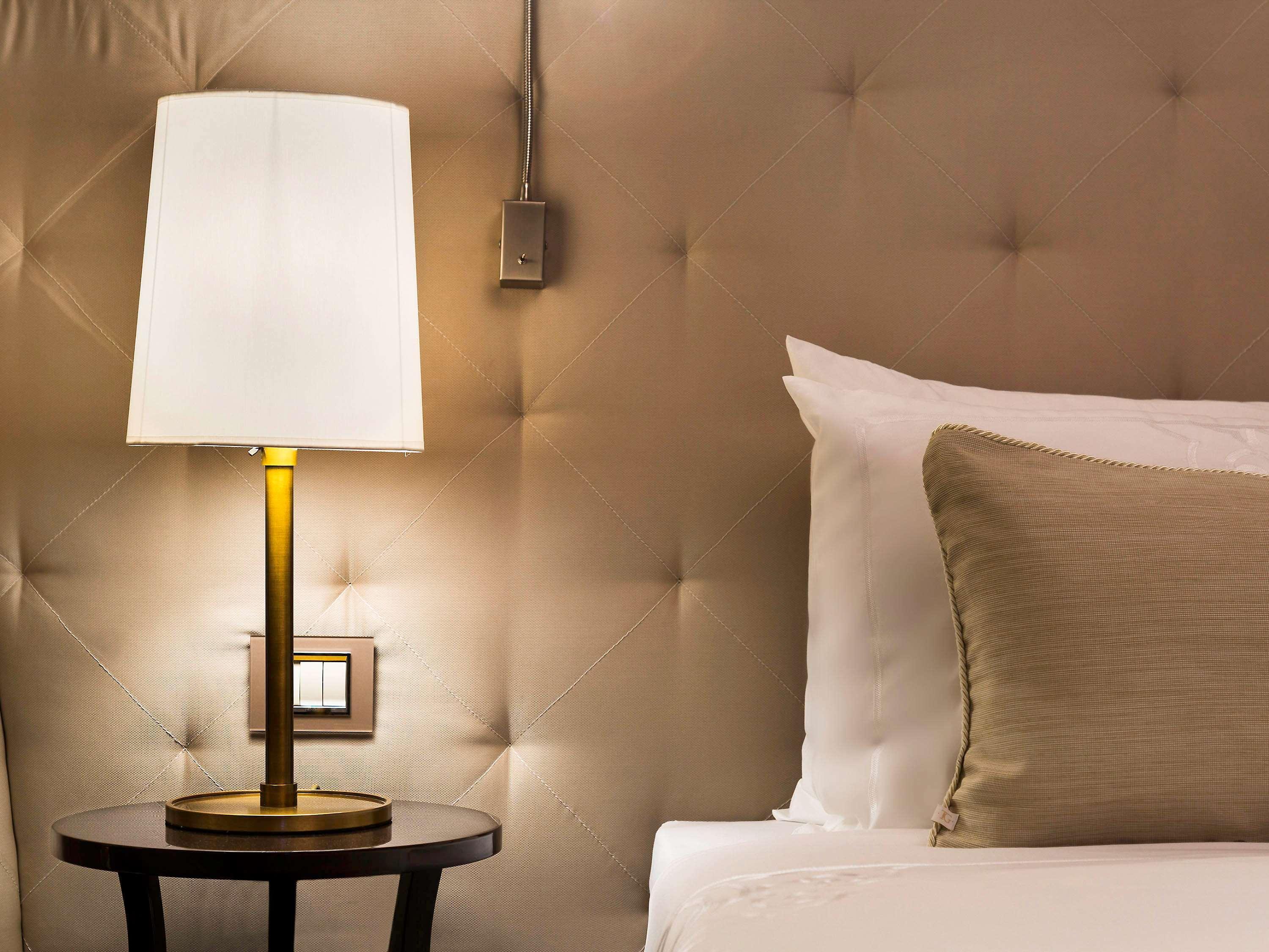 David Tower Hotel Netanya By Prima Hotels - 16 Years Plus Exteriör bild A table lamp