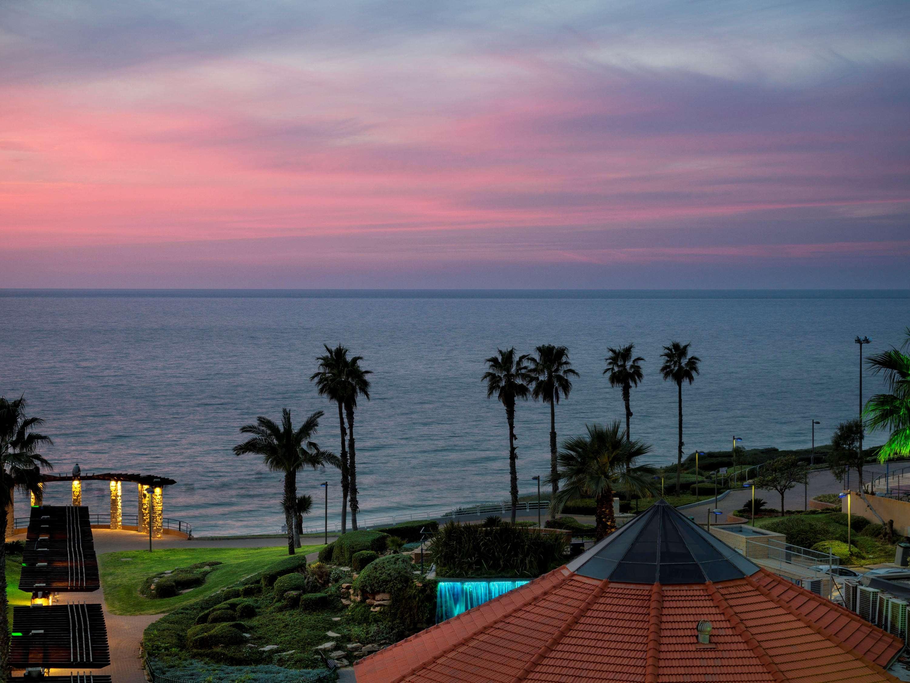 David Tower Hotel Netanya By Prima Hotels - 16 Years Plus Exteriör bild Sunset at the beach